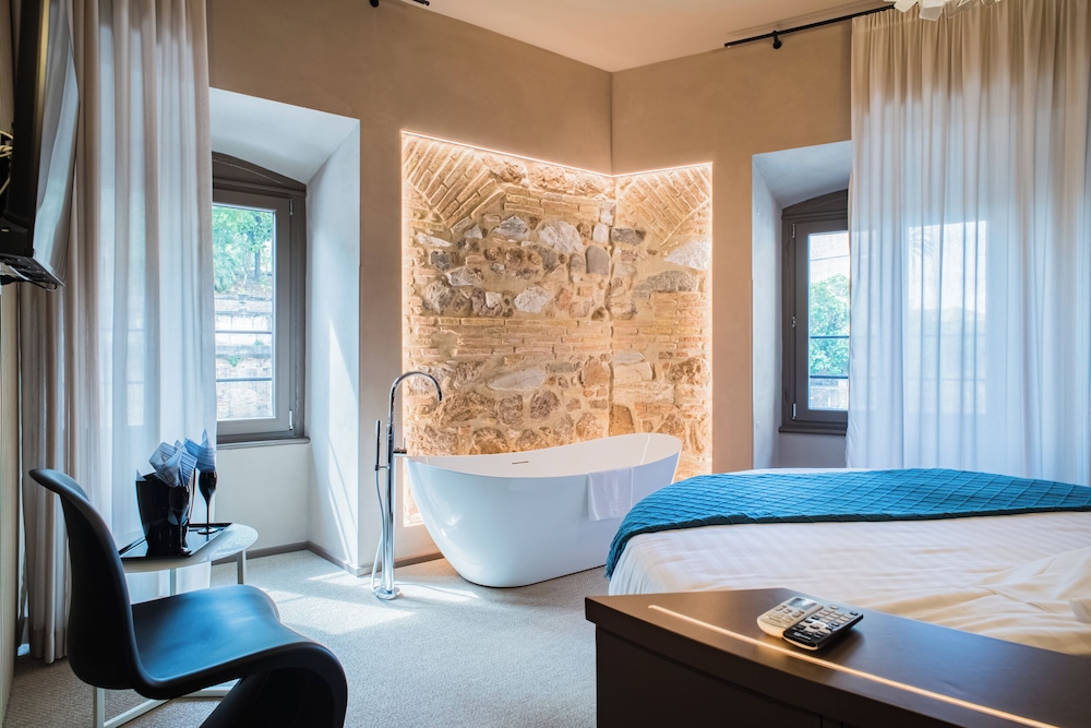 163 Boutique Hotel
