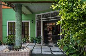 Stefanie Grace Inn