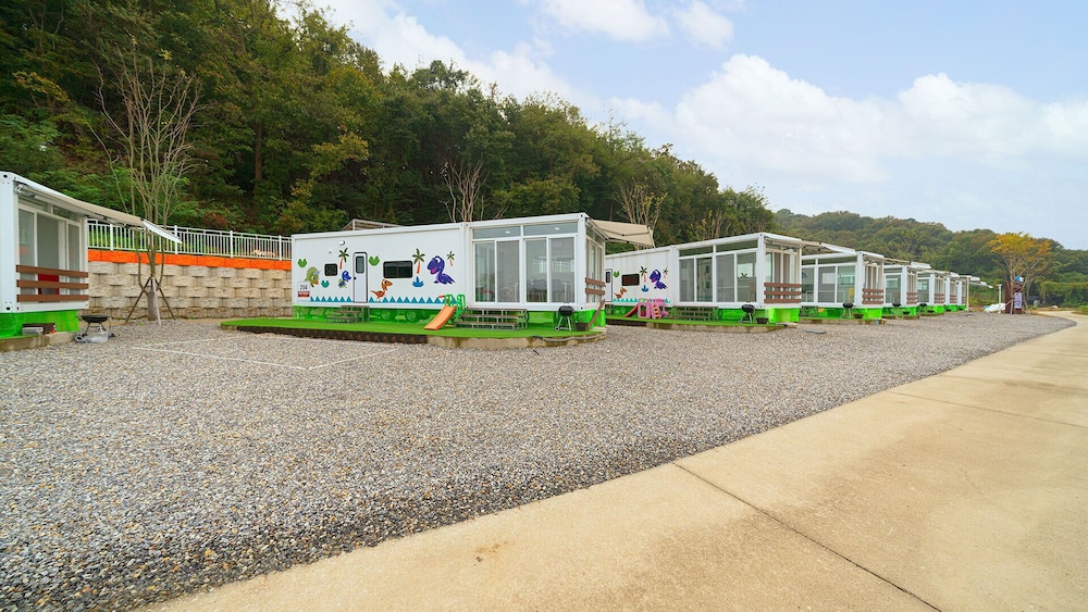 Hwaseong Refresh Glamping & Caravan