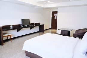 yoairegalint Hotel