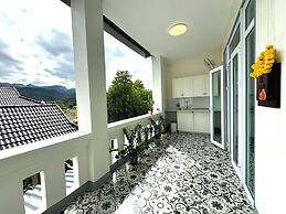Garden House Rice Field and Mountain View