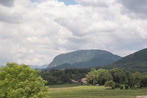 Garden House Rice Field and Mountain View