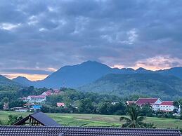 Garden House Rice Field and Mountain View