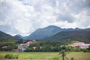 Garden House Rice Field and Mountain View