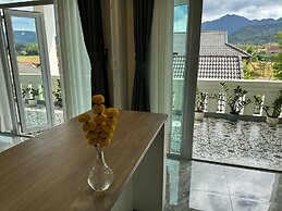 Garden House Rice Field and Mountain View