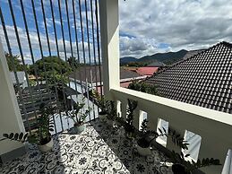 Garden House Rice Field and Mountain View