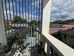 Garden House Rice Field and Mountain View