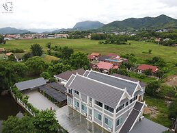 Garden House Rice Field and Mountain View