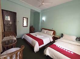 Pushpa Guest House