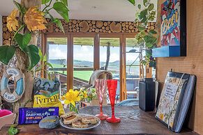 Unique 2-bed Cabin in Llanelli