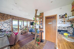 Unique 2-bed Cabin in Llanelli
