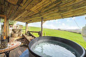 Unique 2-bed Cabin in Llanelli