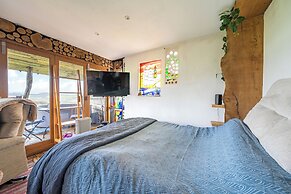Unique 2-bed Cabin in Llanelli