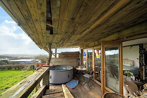 Unique 2-bed Cabin in Llanelli