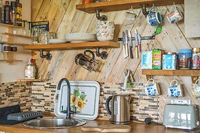 Unique 2-bed Cabin in Llanelli