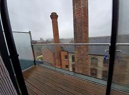 1 Bed Flat - Sleeps 2 - Parking - Balcony - Wifi