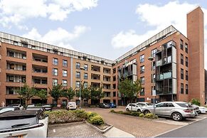 Top-rated Penthouse - King Size Bed & Free Parking