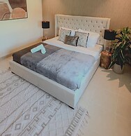 Venduras- Luxe 3BR Villa Jumeirah Park