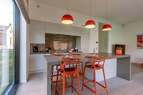 Cozy Beach Apartment With Garden