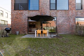 Cozy Beach Apartment With Garden