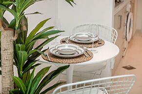 Modern and Cozy Studio at Seven Palm