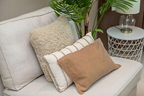 Modern and Cozy Studio at Seven Palm