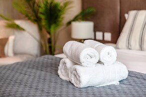 Modern and Cozy Studio at Seven Palm