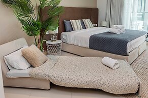 Modern and Cozy Studio at Seven Palm