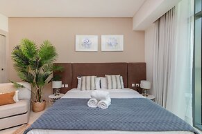 Modern and Cozy Studio at Seven Palm