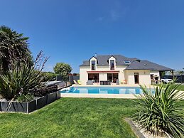 Holiday Villa With Pool in Sarzeau