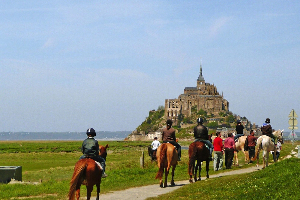 Chalet Near Mont St. Michel & Nature Trails