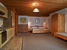 Farmhouse Near Afritzer See & Verditz Trails