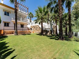 Faro's Villa Horizonte Near Seabeach
