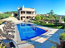Cretan Villa Near Beach for 10