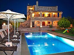 Cretan Villa Near Beach for 10