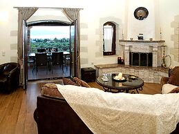 Cretan Villa Near Beach for 10