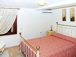 Cretan Villa Near Beach for 10