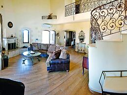 Cretan Villa Near Beach for 10