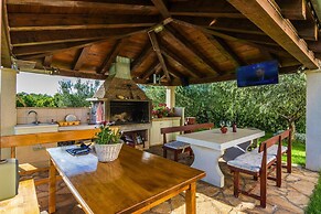 Apartment in Nin With Pool Near the Beach