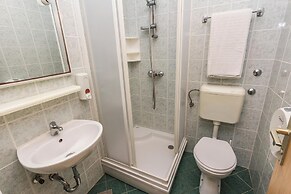 Apartment in Nin With Pool Near the Beach
