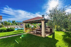 Apartment in Nin With Pool Near the Beach