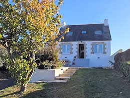 Charming Holiday Home Near the Beach, Locquirec