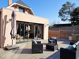 Comfortable Holiday Home 50 m From the sea