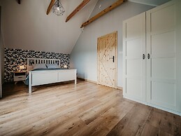 House in Nadole With Private Beach & Jacuzzi