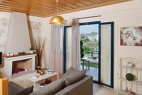 Poolside Cottage in Panormo