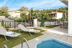 Poolside Cottage in Panormo
