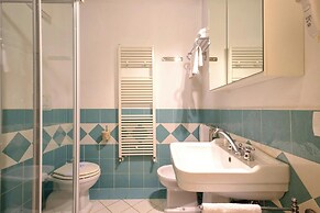 Apartment Overlooking Piombino Beach