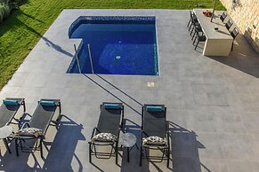 Villa With Private Pool in Chersonissos