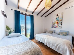 Faro's Sun Beach & More in Almunecar