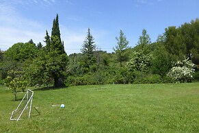 Relaxing Home Near Pool in Malaucene
